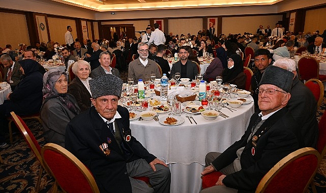 Manisa B&uuml;y&uuml;kşehir Ramazan&rsquo;ın Son İftarında Şehit Aileleri ve Gazileri Ağırladı