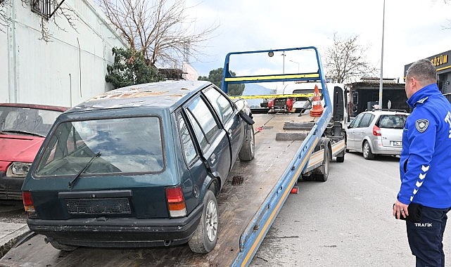 Manisa B&uuml;y&uuml;kşehir Sahipsiz ve Hurda Ara&ccedil;ları Kaldırıyor