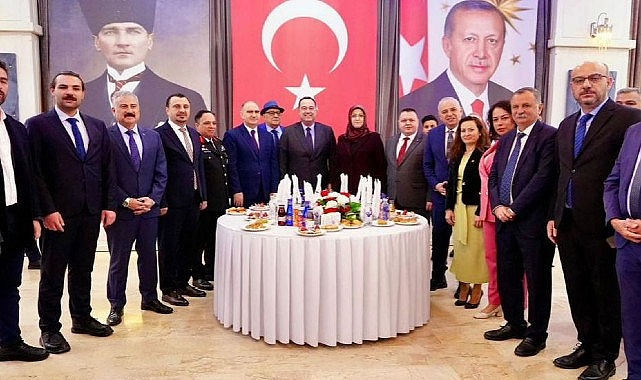 Manisa Protokol&uuml; Bayramlaşma T&ouml;reninde Bir Araya Geldi