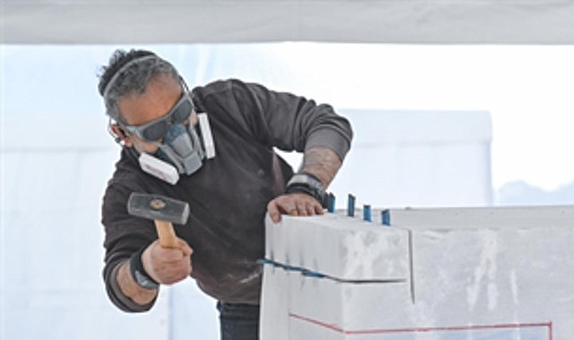 Marble İzmir&rsquo;de mermer sanata d&ouml;n&uuml;ş&uuml;yor
