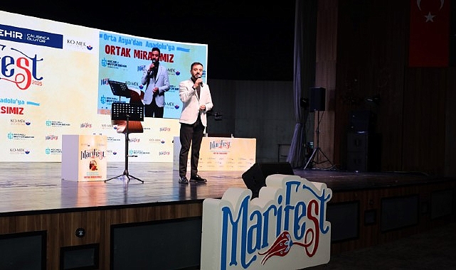 MARİFEST25'te kum ve şiir r&uuml;zgarı