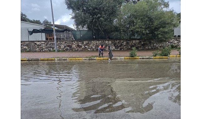 Mazgalların temizliği t&uuml;m hızıyla s&uuml;r&uuml;yor