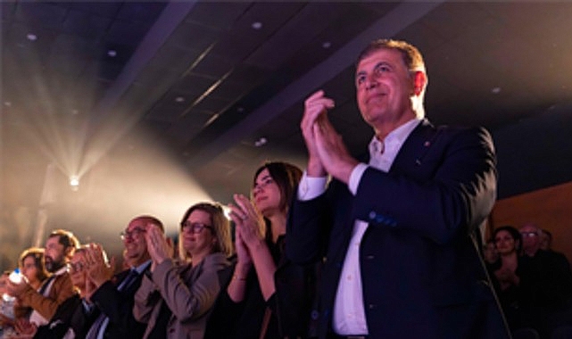 Meltem Cumbul ve Levent &Uuml;z&uuml;mc&uuml; de sahnede