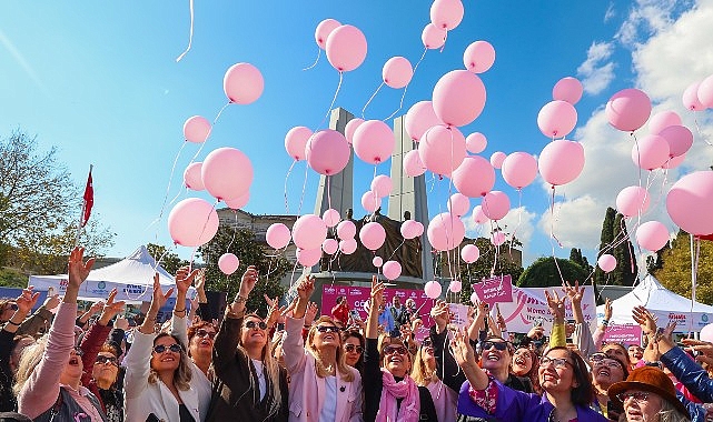 Meme Kanseri Farkındalığı İ&ccedil;in Bakırk&ouml;y&rsquo;de G&ouml;ky&uuml;z&uuml;ne Pembe Balonlar U&ccedil;uruldu