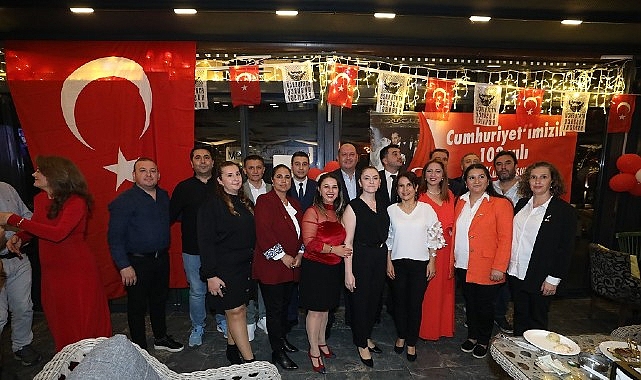 Menderes&rsquo;in Her Noktasında Cumhuriyet Coşkusu