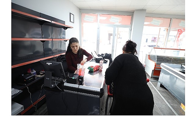 Menderes&rsquo;in Sosyal Market&rsquo;inden B&uuml;y&uuml;k Destek; Tam 2 Milyon 800 Bin TL