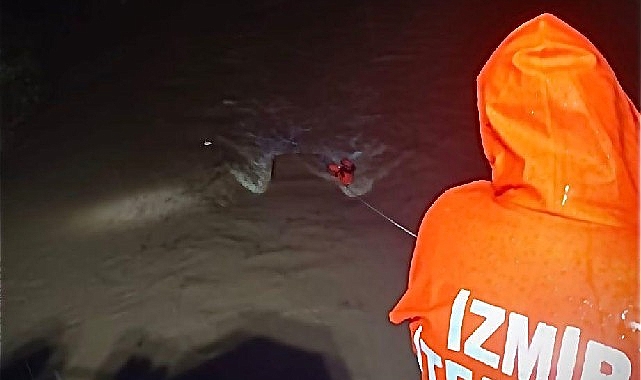 Menderes&rsquo;te ara&ccedil; dereye u&ccedil;tu, İzmir İtfaiyesi seferber oldu