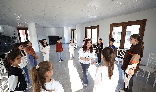 Menderes&rsquo;te &Ccedil;ocuklara Tiyatro Eğitimi