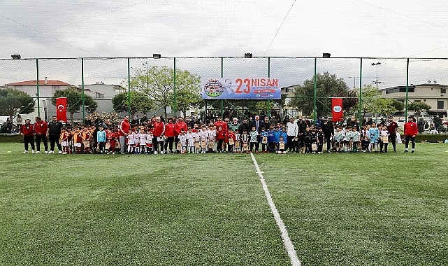 Menderes&rsquo;te Minik Kramponlar Sahaya &Ccedil;ıktı