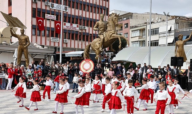 Menemen&rsquo;de coşkulu kutlama