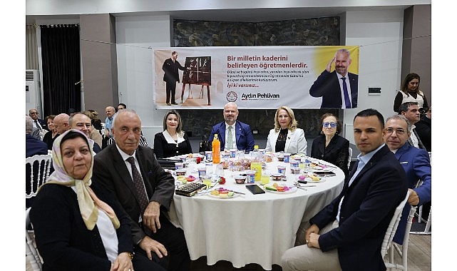 Menemen'de &Ouml;ğretmenler G&uuml;n&uuml;, dayanışma ve coşkuyla kutlandı