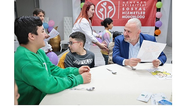Menemen'de &ouml;zel &ccedil;ocukların karne sevinci y&uuml;rekleri ısıttı