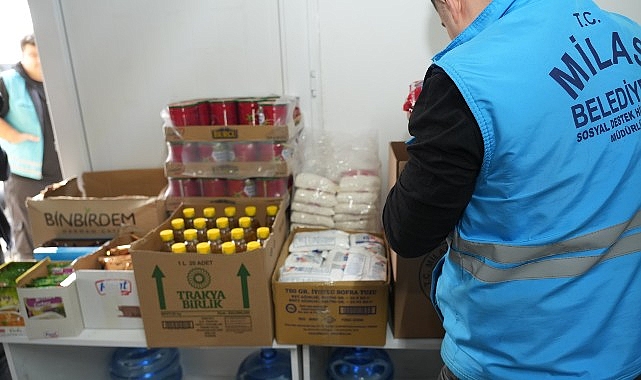 Milas Belediyesi Gıda Kolisi Dağıtımlarını S&uuml;rd&uuml;r&uuml;yor