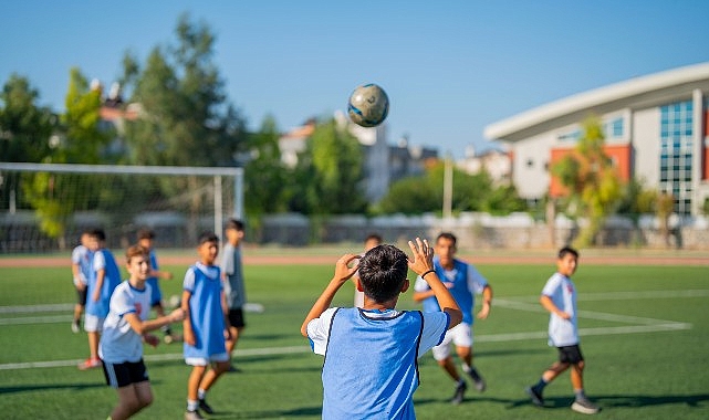 Milas Belediyesi Yaz Futbol Okulu&rsquo;nda Antrenmanlar Devam Ediyo
