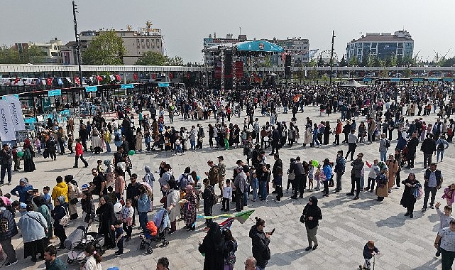 Milli İrade Meydanı ilk g&uuml;n dolup taştı