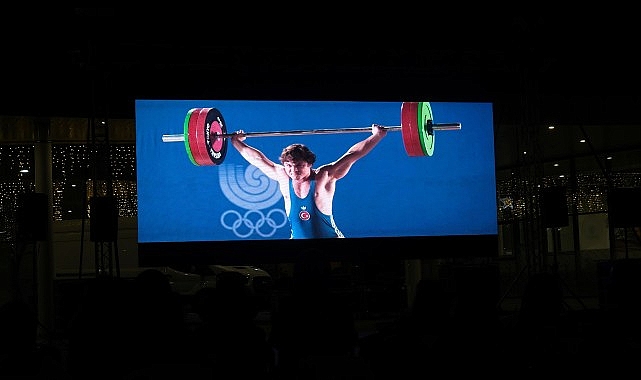 Milli İrade Meydanı'nda sinema keyfi bir başka g&uuml;zel