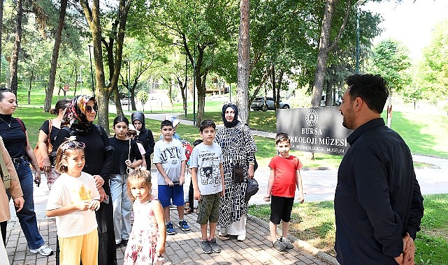 Minik arkeologlar m&uuml;zeleri keşfediyor