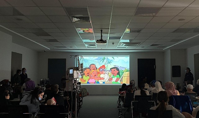 Minik Kalpler G&uuml;l&uuml;msedi: Disney 23 Nisan&rsquo;da Ko&ccedil; &Uuml;niversitesi Hastanesi&rsquo;nde Tedavi G&ouml;ren &Ccedil;ocuklara Neşe Dolu Anlar Yaşattı