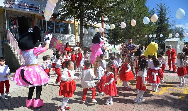 Minik Kalplerin B&uuml;y&uuml;k Coşkusu