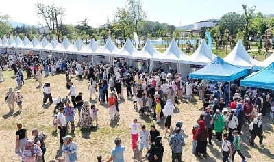 Minikler, Karneval&rsquo;da hem eğleniyor hem &uuml;retiyor