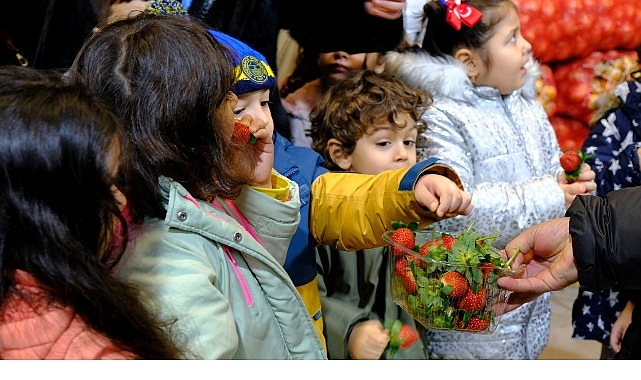 Minikler, yerli malını hal binasında &ouml;ğrendi