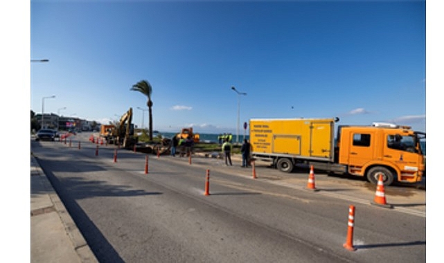 Mithatpaşa Caddesi&rsquo;ndeki ana boru arızası i&ccedil;in İZSU seferber oldu