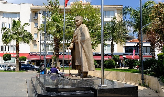 Narlıdere Belediyesi, Atat&uuml;rk Anıtı&rsquo;nı Bakıma Aldı