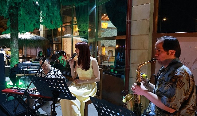 NevMekan Cafe&rsquo;de Caz R&uuml;zgarı Esti