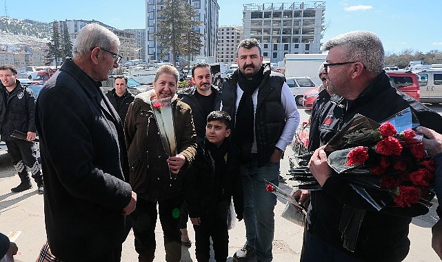 Nevşehir Belediyesi, Kadınlar G&uuml;n&uuml;'nde 5 bin &ccedil;i&ccedil;ek dağıttı