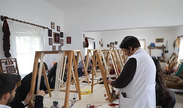 NEV&Uuml;&rsquo;l&uuml; &Ouml;ğrenciler Uygulamalı &ldquo;Dokuma At&ouml;lyesi&rdquo; Etkinliğine Katıldı