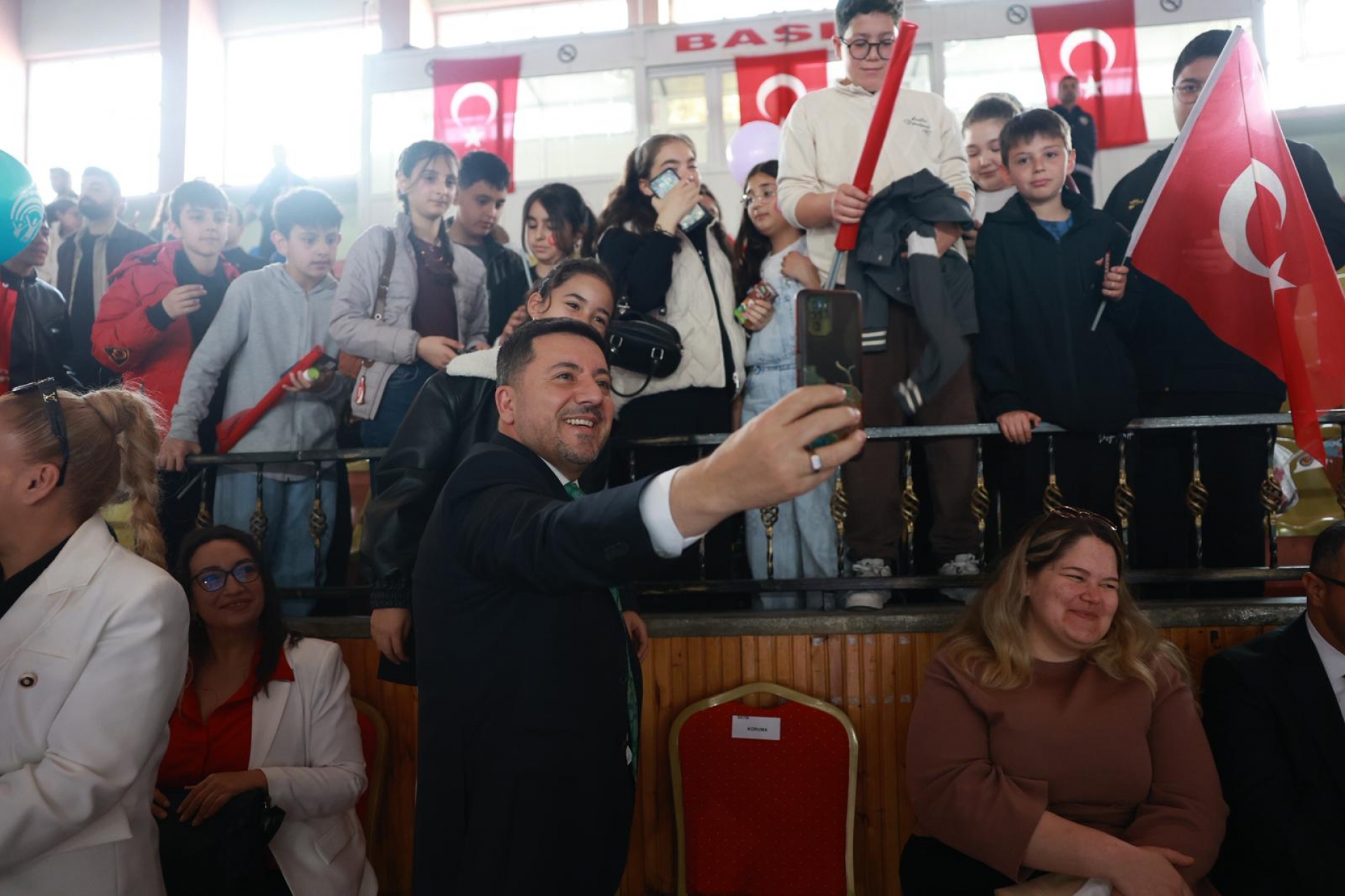 Nevşehir'de 23 Nisan Coşkusu: Rasim Arı &Ccedil;ocuklarla Buluştu!