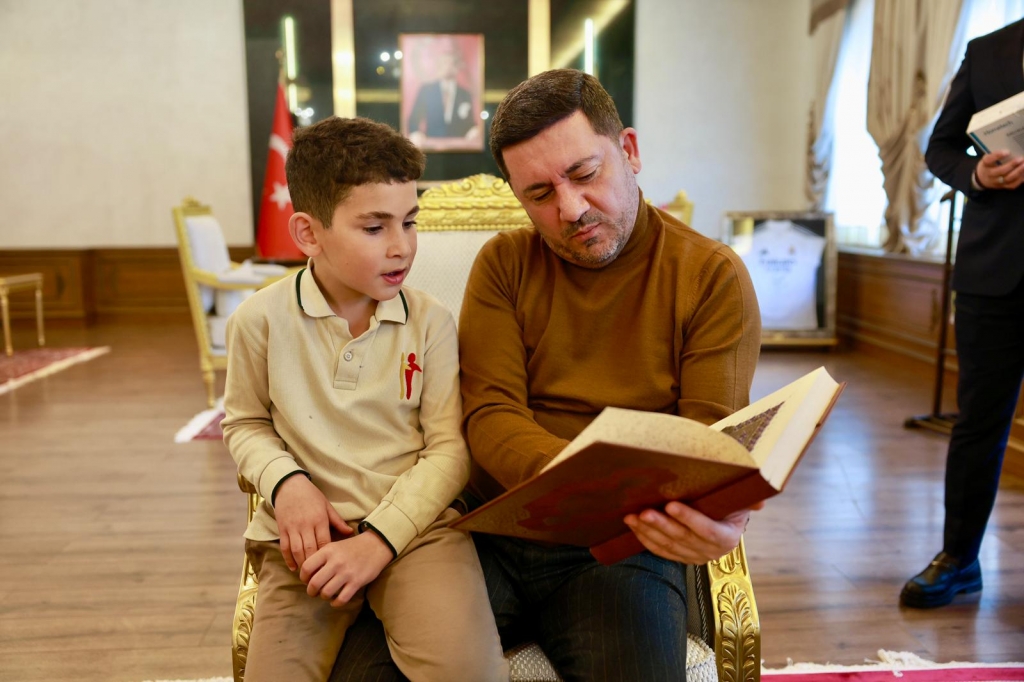 Başkan Rasim Arı&rsquo;ya Minik Hayranından Anlamlı Ziyaret