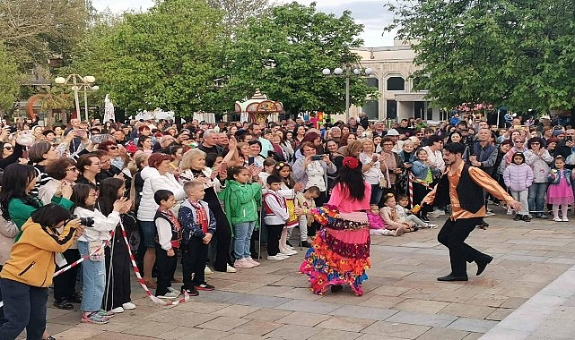 Nil&uuml;fer Belediyesi Halk Dansları Topluluğu Bulgaristan&rsquo;da alkışları topladı