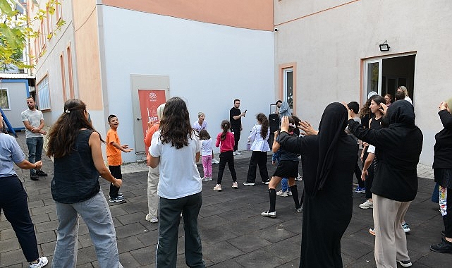 Nil&uuml;fer Belediyesi&rsquo;nden engelli bireylere &ouml;zel zumba etkinliği