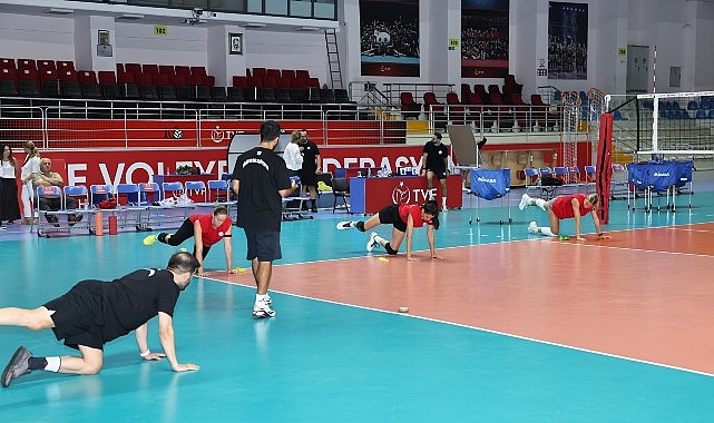 Nil&uuml;fer Belediyespor Eker Kadın Voleybol Takımı yeni sezon hazırlıklarına başladı