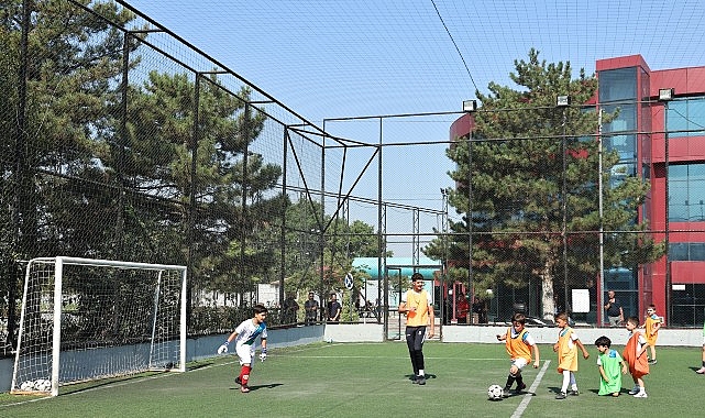 Nil&uuml;fer Yaz Spor Okulları&rsquo;nda sertifika heyecanı