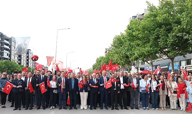 Nil&uuml;fer&rsquo;de binler Cumhuriyet i&ccedil;in y&uuml;r&uuml;d&uuml;
