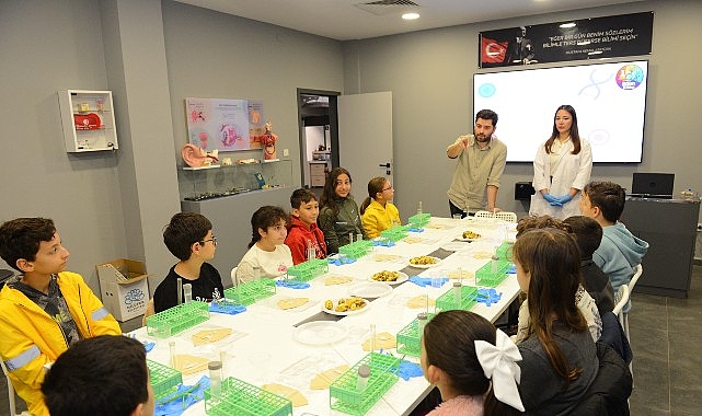 Nil&uuml;fer&rsquo;de &ccedil;ocuklar muzdan DNA izolasyonu yaptı