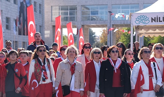 Nil&uuml;fer&rsquo;de Cumhuriyet coşkusu &ccedil;elenk t&ouml;reni ile başladı
