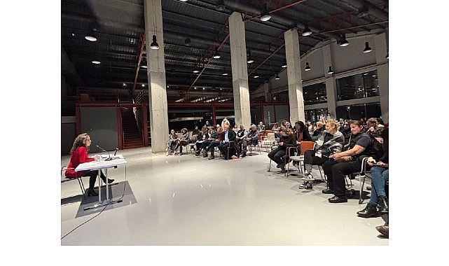 Nil&uuml;fer&rsquo;de distopyada kadın kimliği tartışıldı