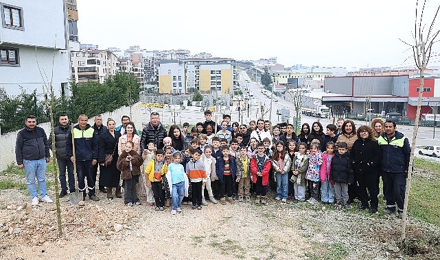 Nil&uuml;fer&rsquo;de minikler doğa i&ccedil;in fidan dikti