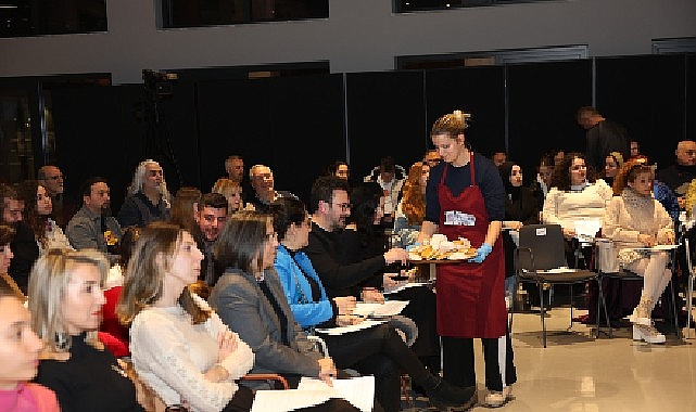 Nil&uuml;fer&rsquo;de yeni yılın kokusu, lezzeti ve m&uuml;ziği konuşuldu