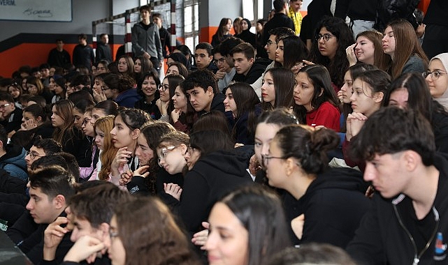 Nil&uuml;fer&rsquo;in Sultanları &ouml;ğrencilerle s&ouml;yleşide buluştu