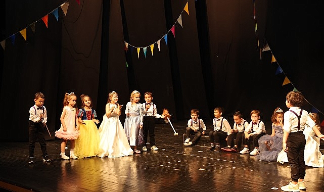 Nil&uuml;ferli minikler drama g&ouml;sterileriyle alkış topladı
