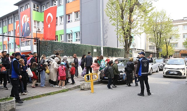 &Ouml;ğrenciler i&ccedil;in g&uuml;venli yol: Zabıta okul &ouml;nlerinde g&ouml;revde