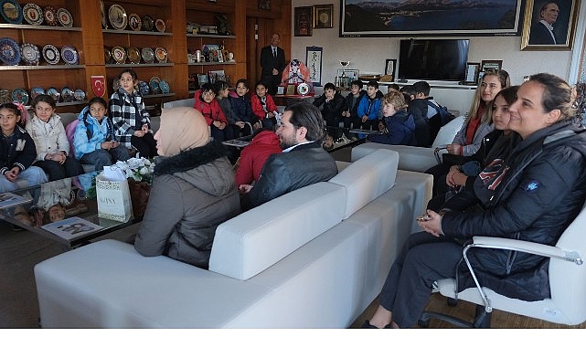 &Ouml;ğrencilerden &Ouml;zdemir ve K&uuml;lt&uuml;r Evi&rsquo;ne ziyaret