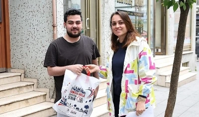 &Ouml;ğrencilere ikramlar Bayrampaşa Belediyesi&rsquo;nden