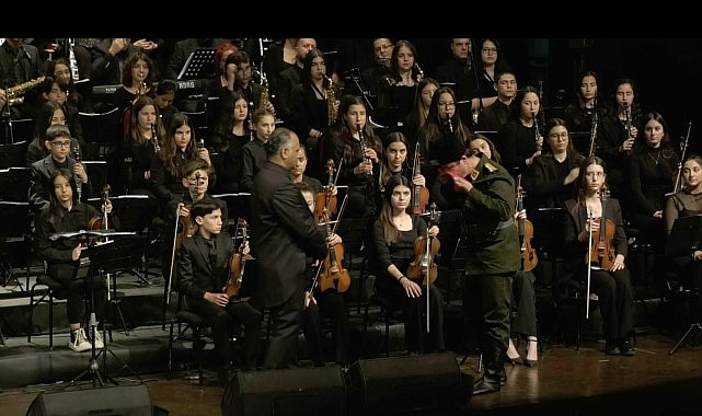 Oratoryo&rsquo;da a&ccedil;ılan T&uuml;rk Bayrağı Şehit ailesine teslim edildi
