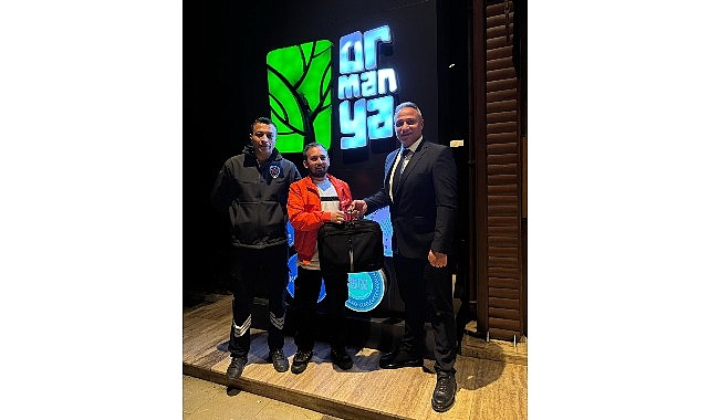 Ormanya&rsquo;da&nbsp;d&uuml;ş&uuml;r&uuml;len&nbsp;para dolu &ccedil;anta sahibini buldu