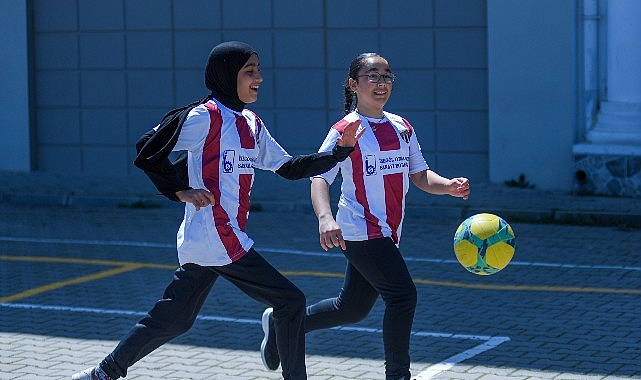 OSB Ortaokulunda 1.100 &Ouml;ğrenciye İneg&ouml;lspor Forması Dağıtıldı